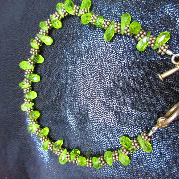 Faceted Peridot Teardrops & Dotted Rondelles Beaded Bracelet With Toggle Clasp - Picture 2 of 6
